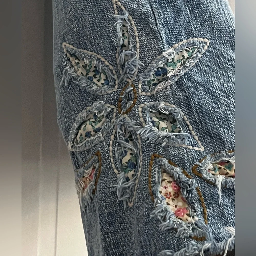 Delias Distressed embroidered Denim Skirt Size 9 Juniors Vintage